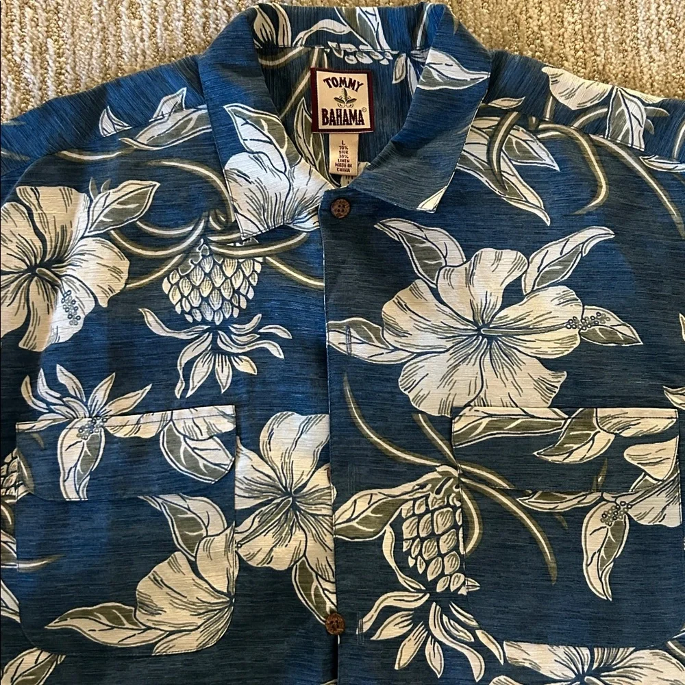 Men’s Tommy Bahama shirt in mint condition - Picture 3 of 3